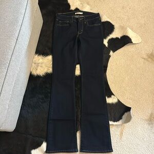 715 Levi’s Bootcut size 27